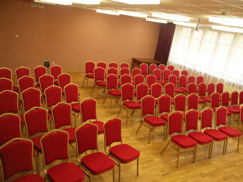 Ckm Centrum Konferencyjne Mazowsze Otrebusy Exterior photo